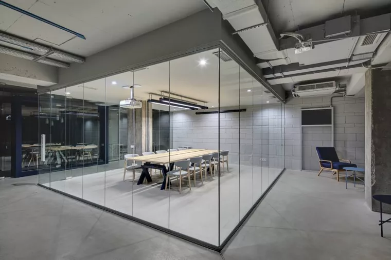 Prestataire pour vider des locaux professionnels de tous les bureaux et chaises, Arras, 1000 ET UN DÉBARRAS